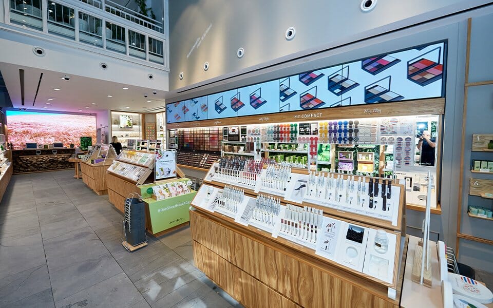 Innisfree opens flagship store in New York 이니스프리 뉴욕 유니온스퀘어 플래그십 스토어 image4-49