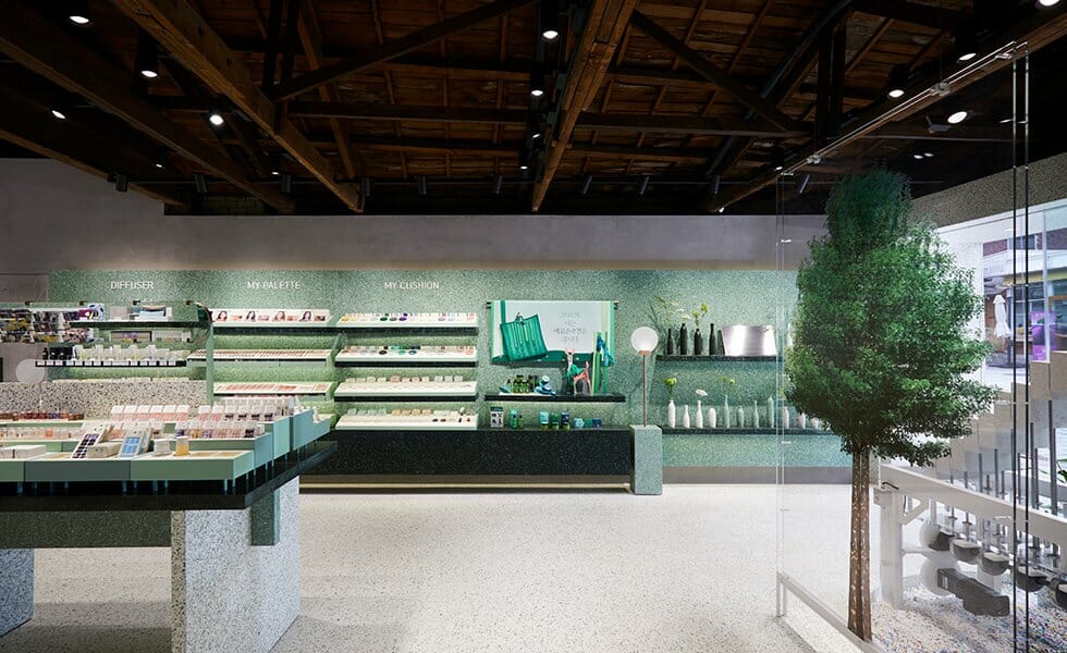 Innisfree Upcycling Store Open in Sogyeok Dong 이니스프리 소격동 공병공간 스토어 1-6-3