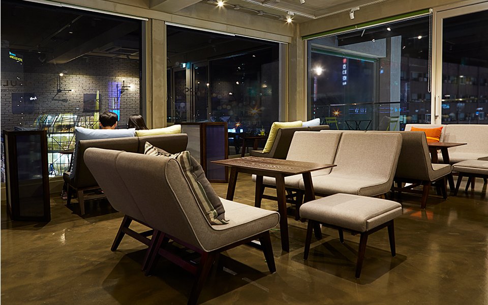 OSULLOC Tea house in HONGIK Univ. 오설록 티하우스 홍대점 Osulloc_Hongik_01