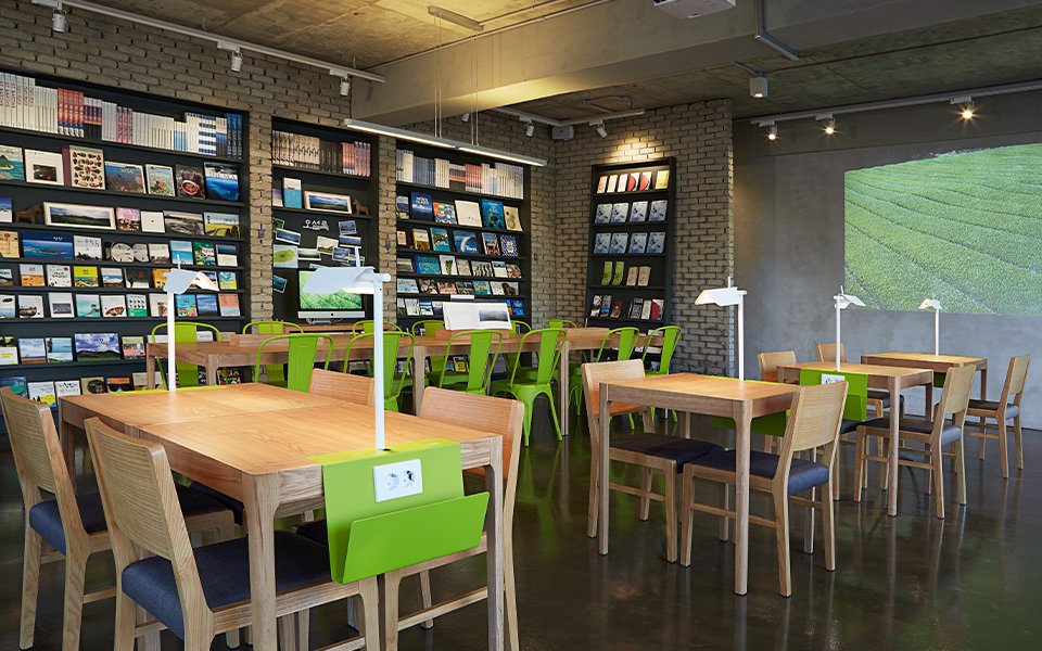 OSULLOC Tea house in HONGIK Univ. 오설록 티하우스 홍대점 Osulloc_Hongik_03