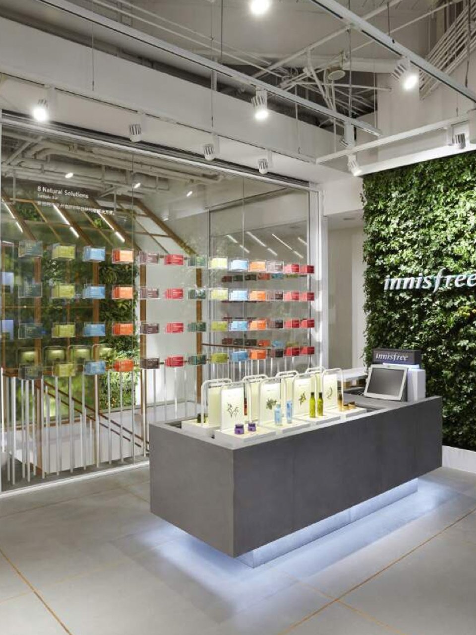 Innisfree Flagship Store Open in Shanghai HongYi Plaza 이니스프리 상해 홍이 플라자 플래그십 스토어 오픈 innisfree_vertical_1