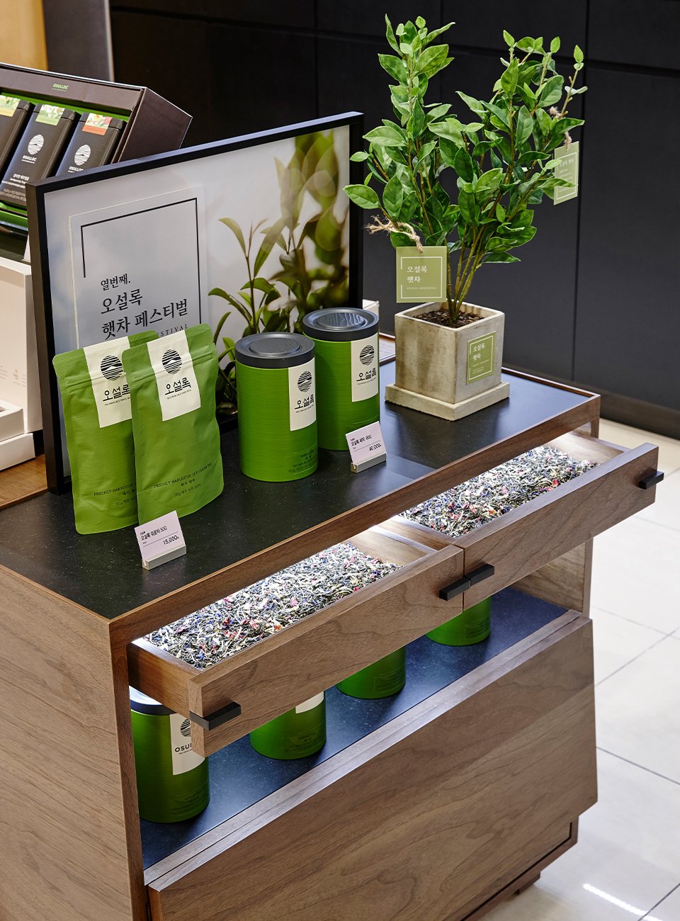 Osulloc Tea Shop Renewal 오설록 Tea Shop 리뉴얼 OSULLOC_Vertical_3