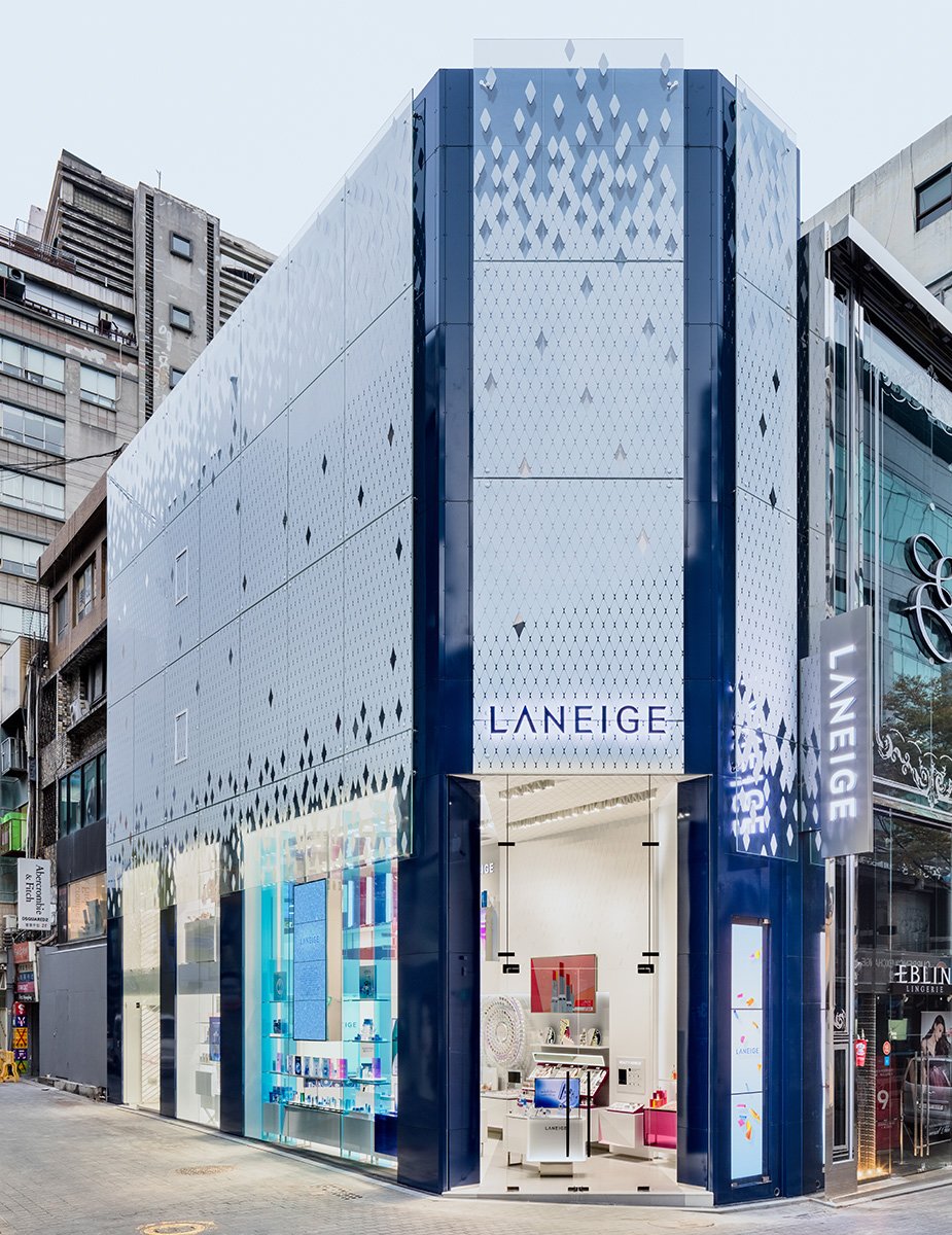 LANEIGE Flagship Store Open in Myeongdong 라네즈 명동 플래그십 스토어 오픈 Laneige_Vertical