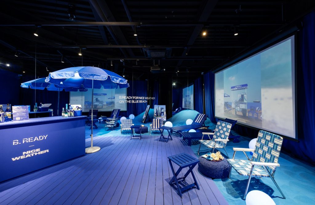 B.READY FOR NICE WEATHER ON THE BLUE BEACH's work list thumbnail