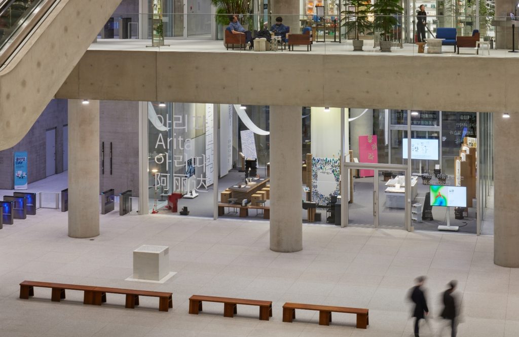 Exhibition <The Voice that Beautifies the World: ARITA>'s work list thumbnail