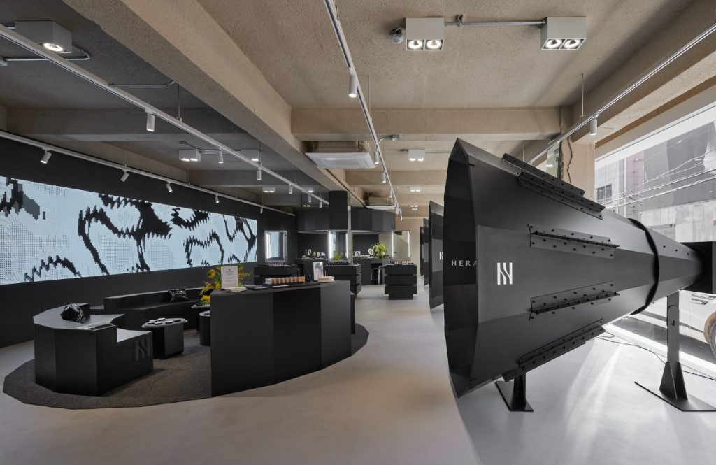  I CAN GO ANYWHERE_Black Cushion Pop-up: Amorepacific Headquarters, Sinyongsan's work list thumbnail