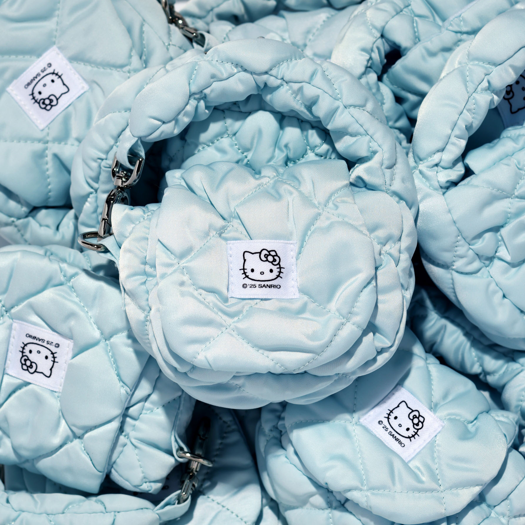 2025 ILLIYOON X Hello Kitty Collaboration 일리윤 X 헬로키티 콜라보레이션 25_16_12
