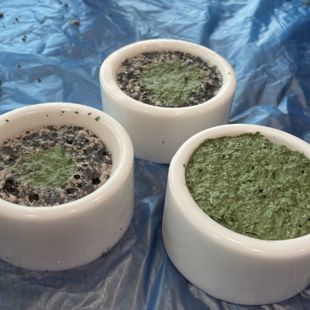A stone object made from upcycled Osulloc green tea leaves 오설록 폐녹차를 활용한 스톤 오브제 25_22_08_da4_03