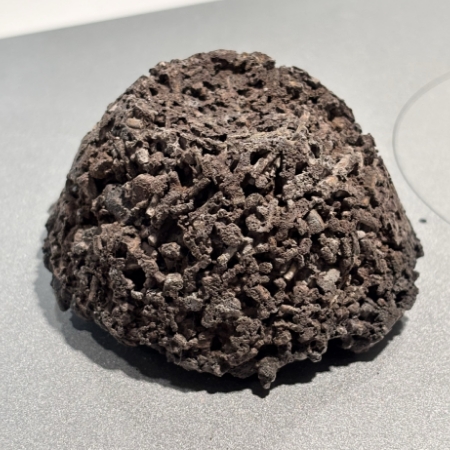 A stone object made from upcycled Osulloc green tea leaves 오설록 폐녹차를 활용한 스톤 오브제 25_22_09_da4_01