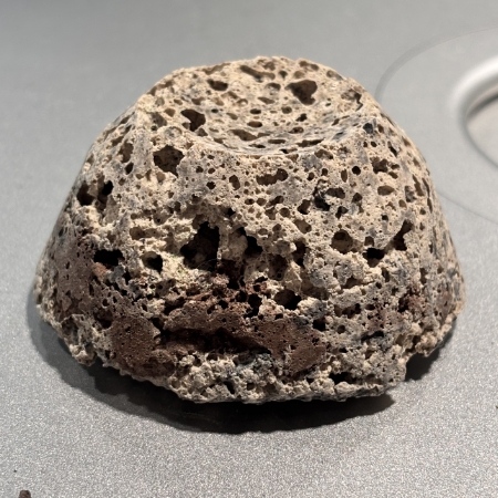 A stone object made from upcycled Osulloc green tea leaves 오설록 폐녹차를 활용한 스톤 오브제 25_22_09_da4_03