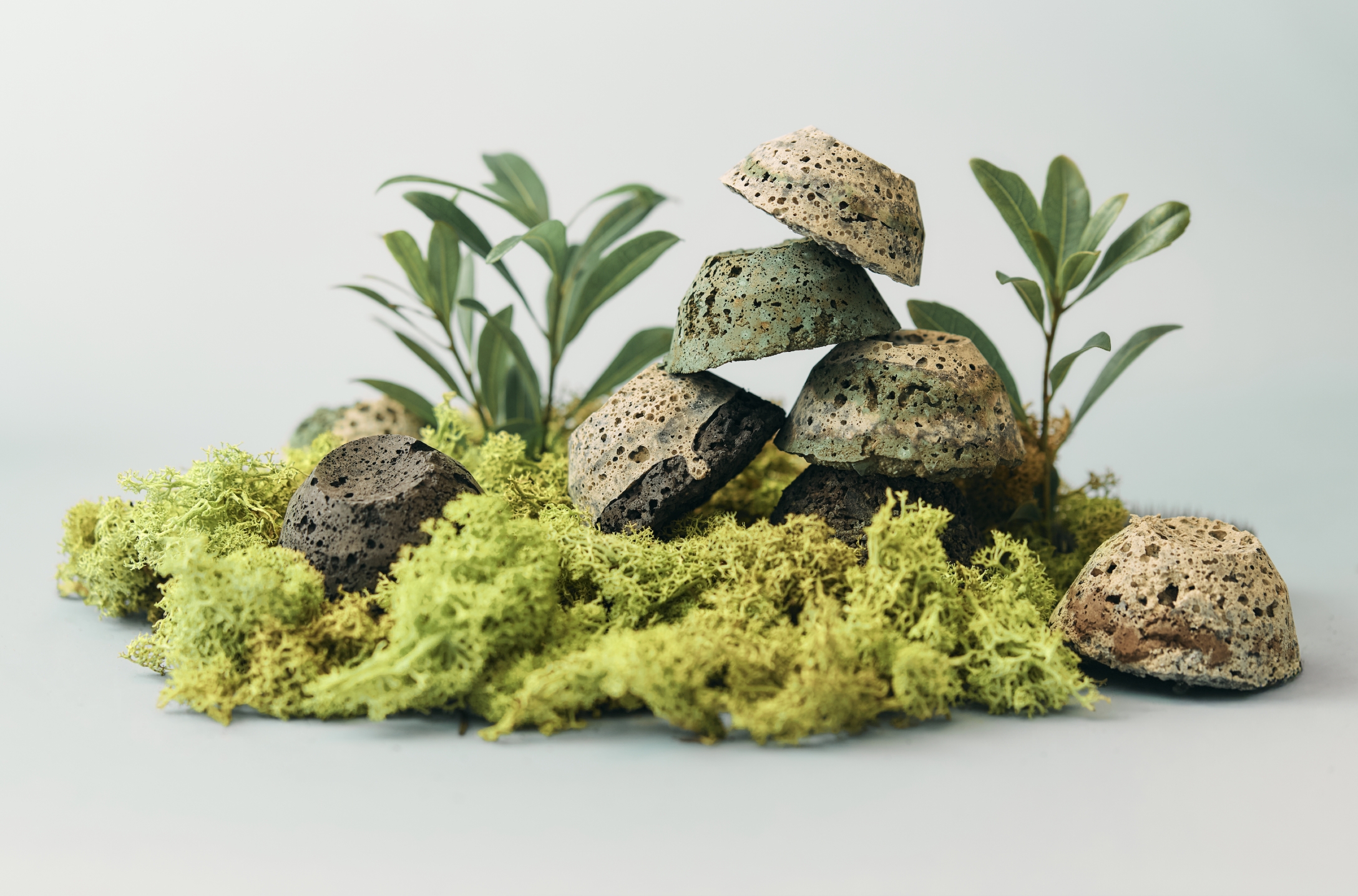 A stone object made from upcycled Osulloc green tea leaves 오설록 폐녹차를 활용한 스톤 오브제 25_22_11