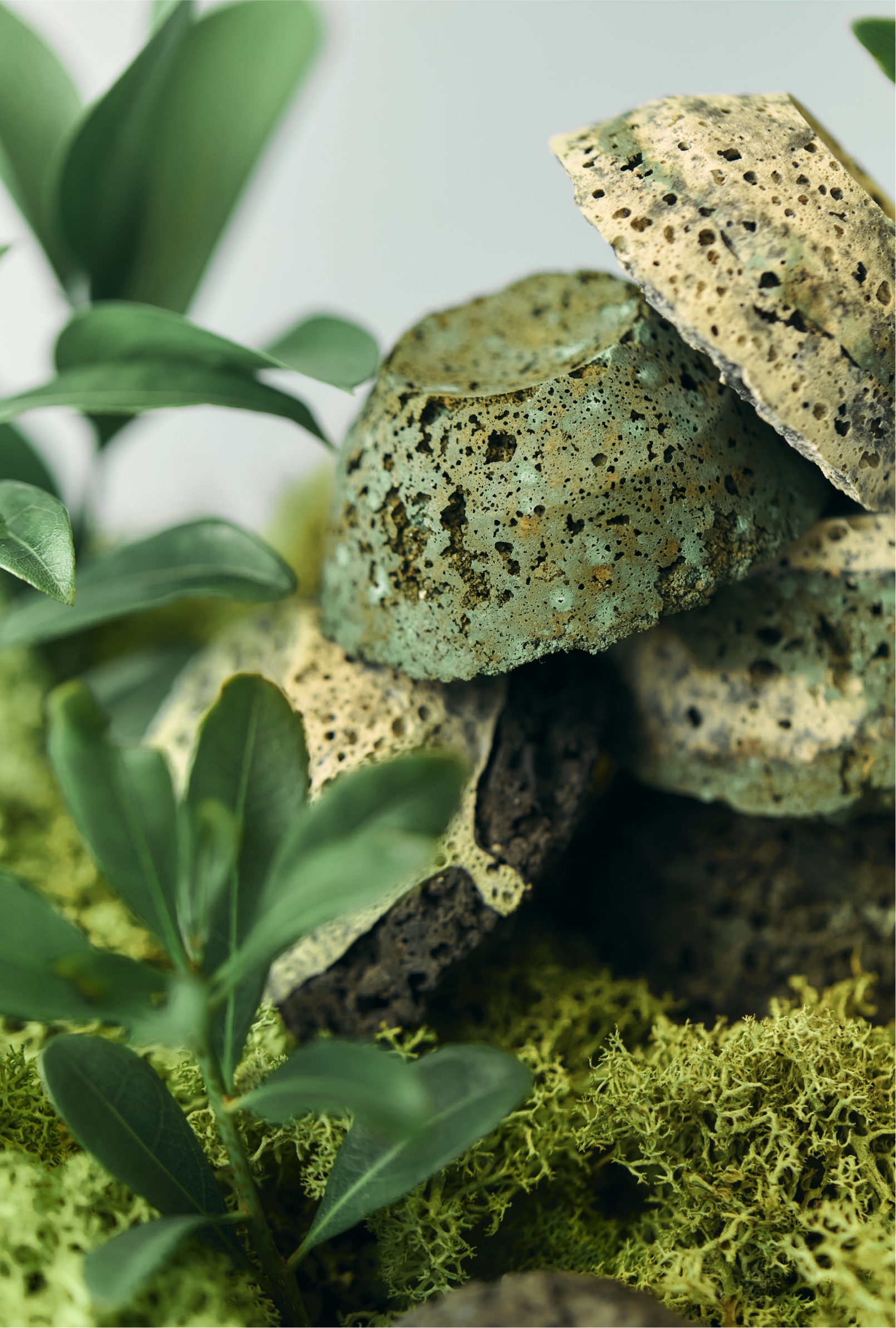 A stone object made from upcycled Osulloc green tea leaves 오설록 폐녹차를 활용한 스톤 오브제 25_22_12