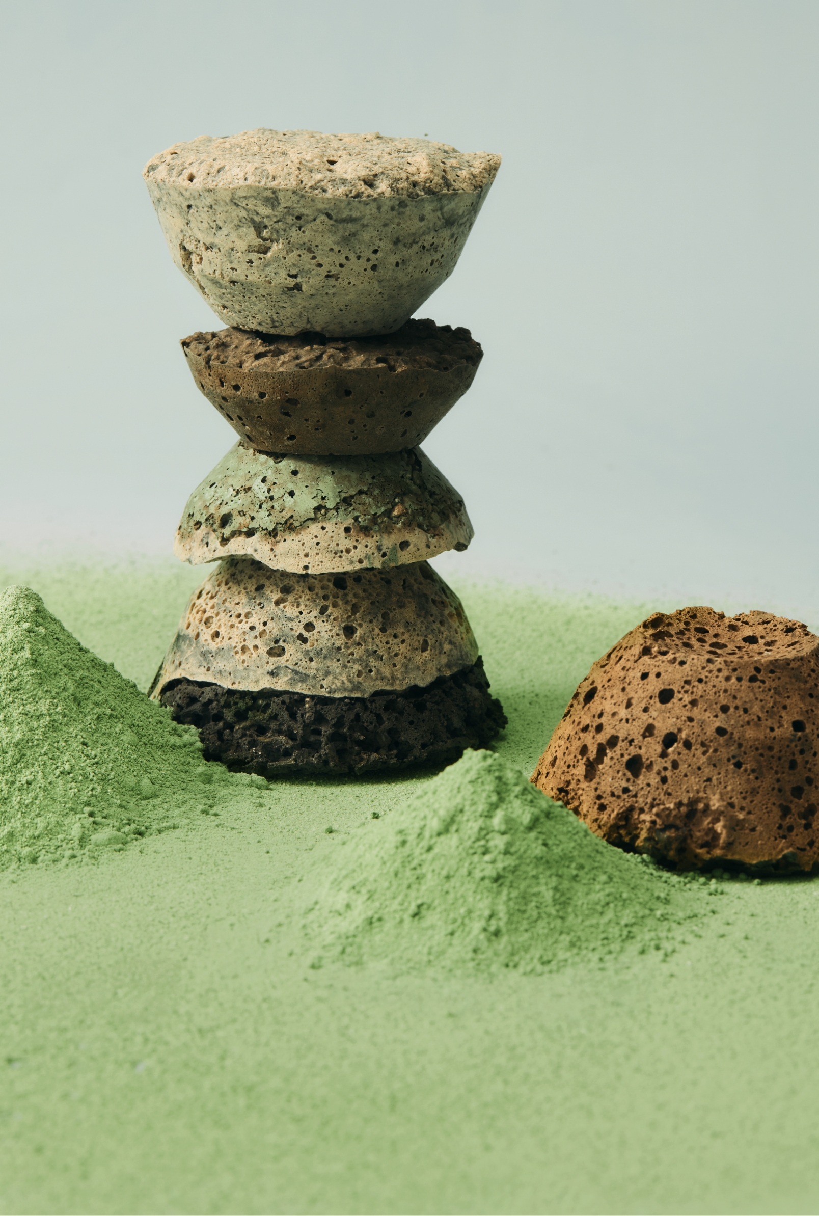 A stone object made from upcycled Osulloc green tea leaves 오설록 폐녹차를 활용한 스톤 오브제 25_22_13