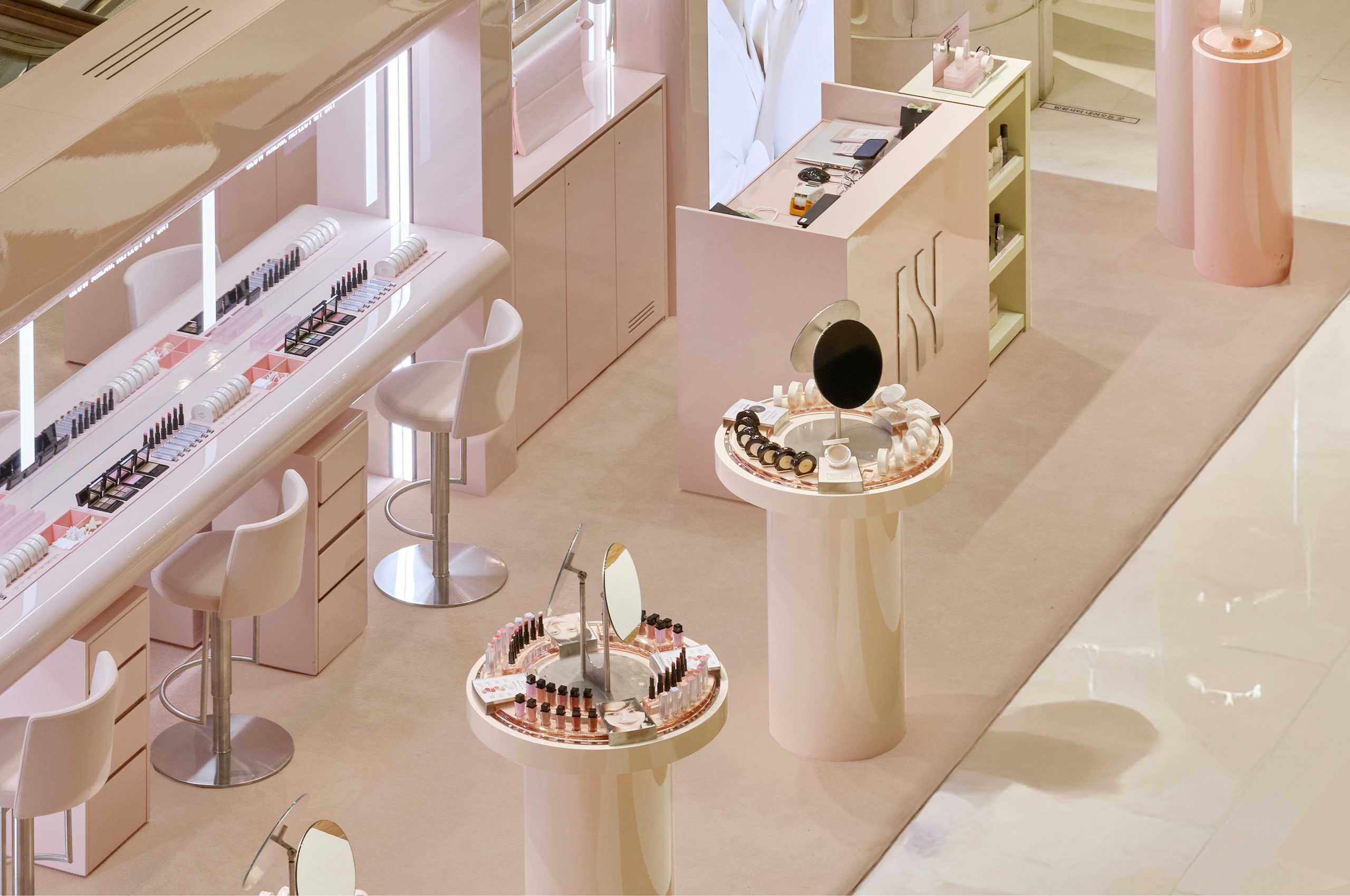 HERA Reflection Skin Glow Cushion Foundation Pop-up Store 헤라 리플렉션 스킨 글로우 쿠션 파운데이션 팝업 스토어 25_29_00_sld_01