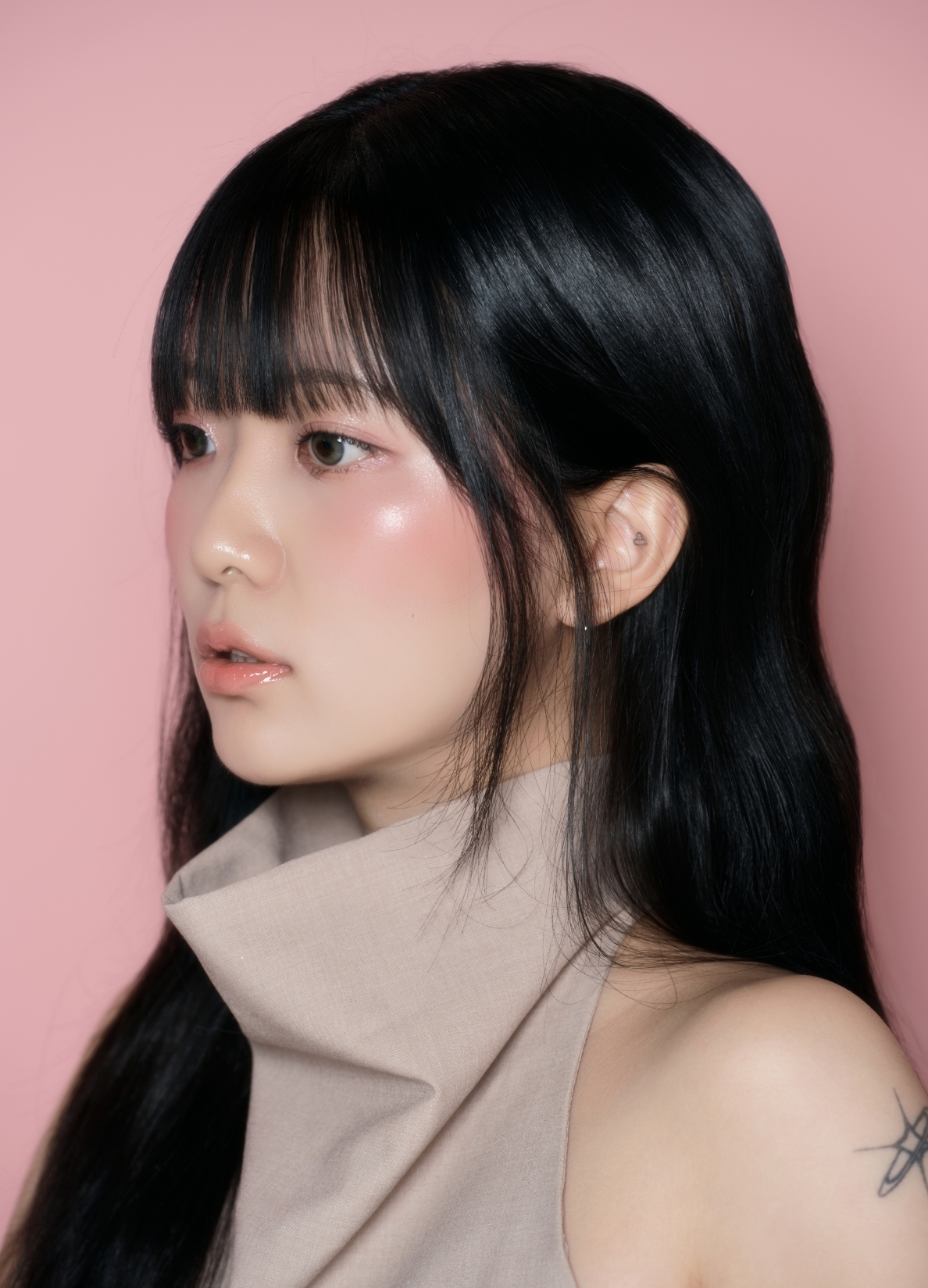 Amore Seongsu MAKEUP&LIFE BLENDING  2025 Autumn ‘All Things Glow’ 2025 가을 메이크업&라이프 블렌딩 ‘All Things Glow’ 25_50_03_da2_01