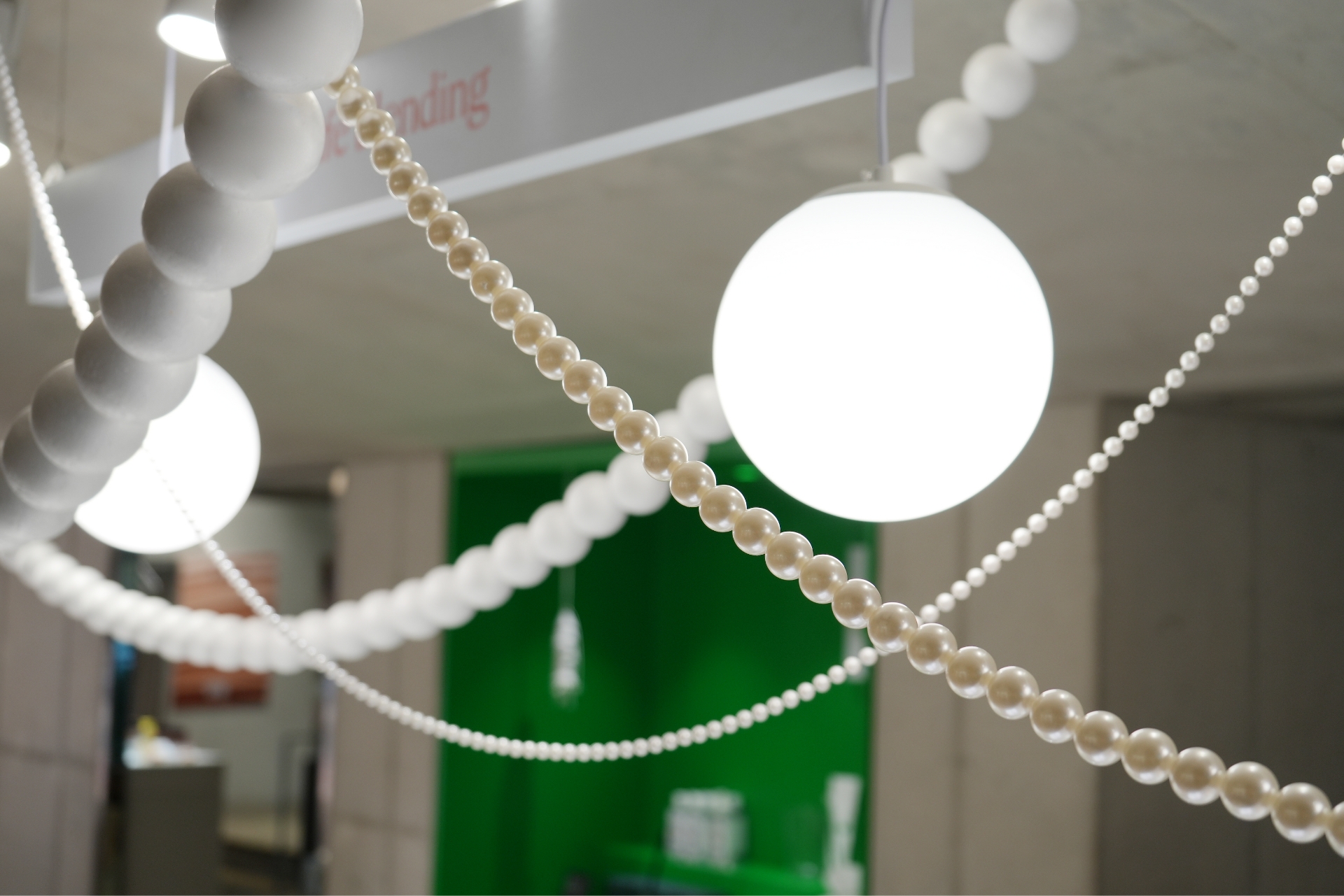 Amore Seongsu MAKEUP&LIFE BLENDING  2025 Autumn ‘All Things Glow’ 2025 가을 메이크업&라이프 블렌딩 ‘All Things Glow’ 25_50_06_sld_01