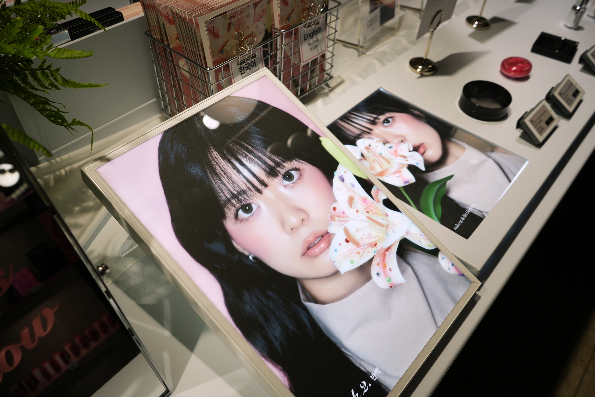 Amore Seongsu MAKEUP&LIFE BLENDING  2025 Autumn ‘All Things Glow’ 2025 가을 메이크업&라이프 블렌딩 ‘All Things Glow’ 25_50_06_sld_02