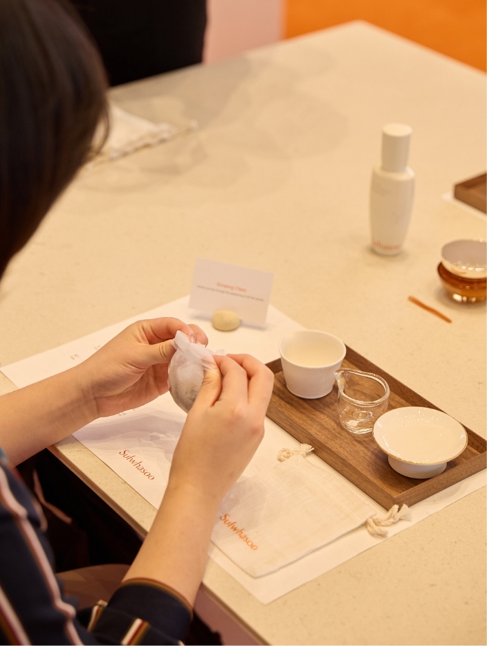 APEC CEO Summit: K-Beauty Pavilion by AMOREPACIFIC APEC CEO 서밋: 아모레퍼시픽 K-뷰티 파빌리온 25_56_15_da2_01