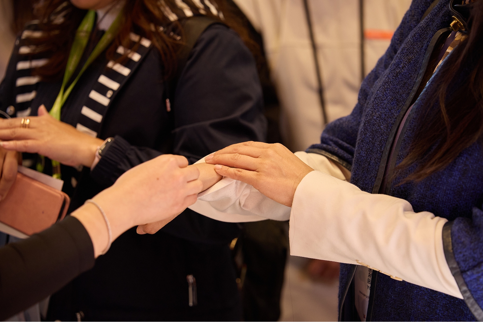 APEC CEO Summit: K-Beauty Pavilion by AMOREPACIFIC APEC CEO 서밋: 아모레퍼시픽 K-뷰티 파빌리온 25_56_27_sld_01