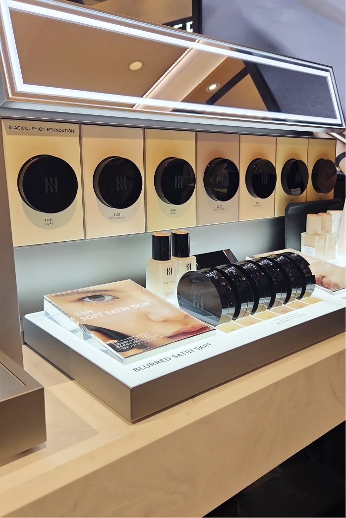 HERA Launches First Japan Store at Hankyu Umeda 헤라 오사카 우메다한큐 백화점 첫 일본 정규 매장 오픈 25_62_02_da2_01