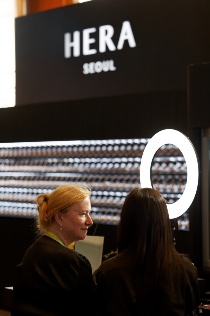 HERA Custom Match Service at APEC CEO Summit 2025 APEC CEO Summit 2025 헤라 커스텀 매치 25_63_07_da4_00