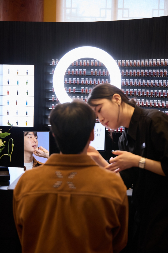 HERA Custom Match Service at APEC CEO Summit 2025 APEC CEO Summit 2025 헤라 커스텀 매치 25_63_07_da4_01