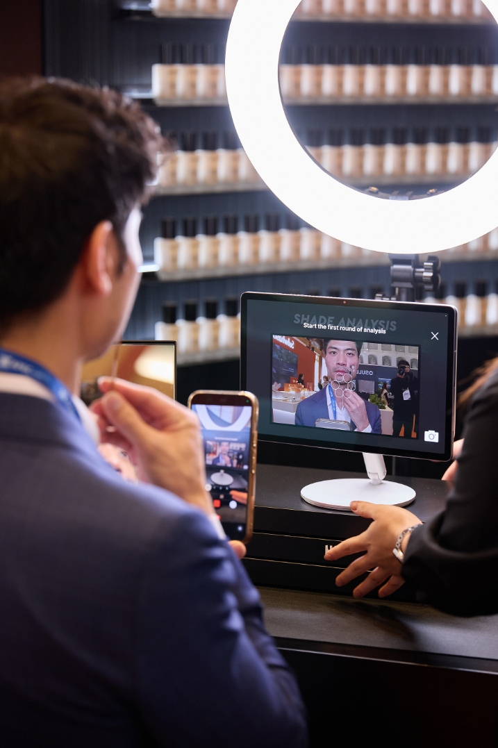 HERA Custom Match Service at APEC CEO Summit 2025 APEC CEO Summit 2025 헤라 커스텀 매치 25_63_07_da4_03