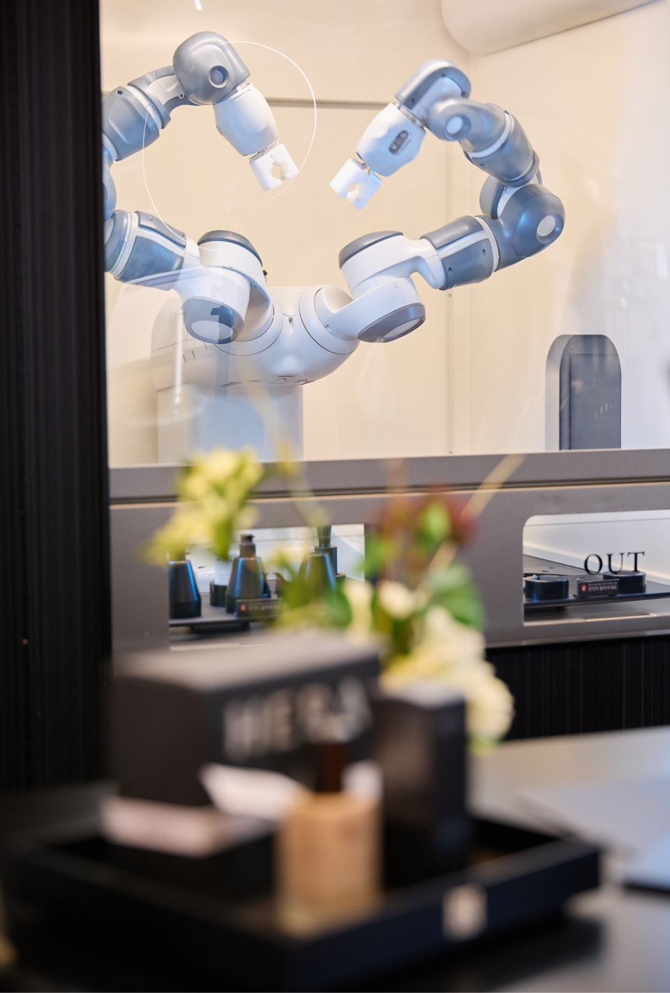 HERA Custom Match Service at APEC CEO Summit 2025 APEC CEO Summit 2025 헤라 커스텀 매치 25_63_09_sld_03