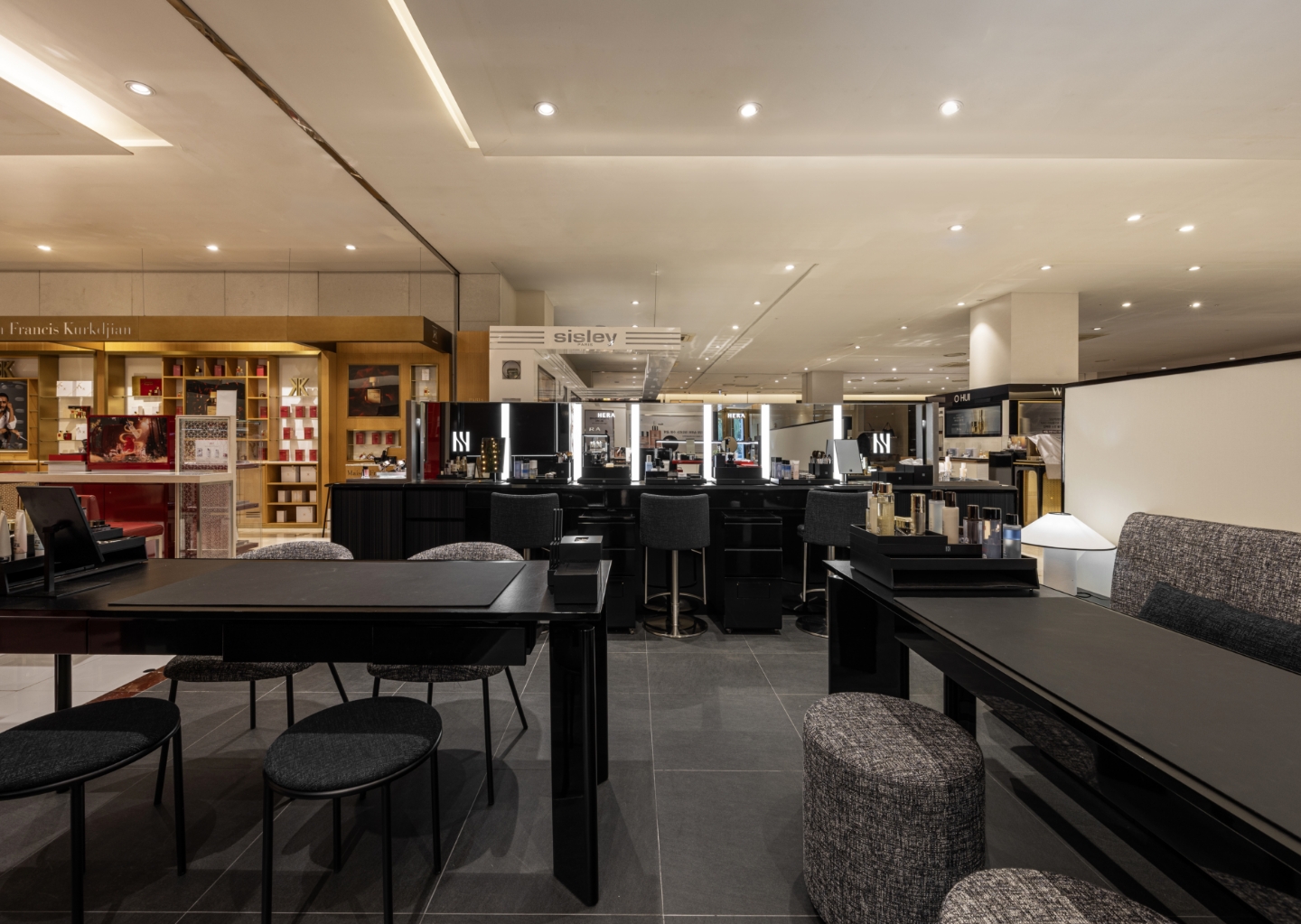 HERA Store Design Renewal : Lotte Dept. Store Jamsil 헤라 공간 디자인 리뉴얼 : 롯데백화점 잠실점 25_70_04