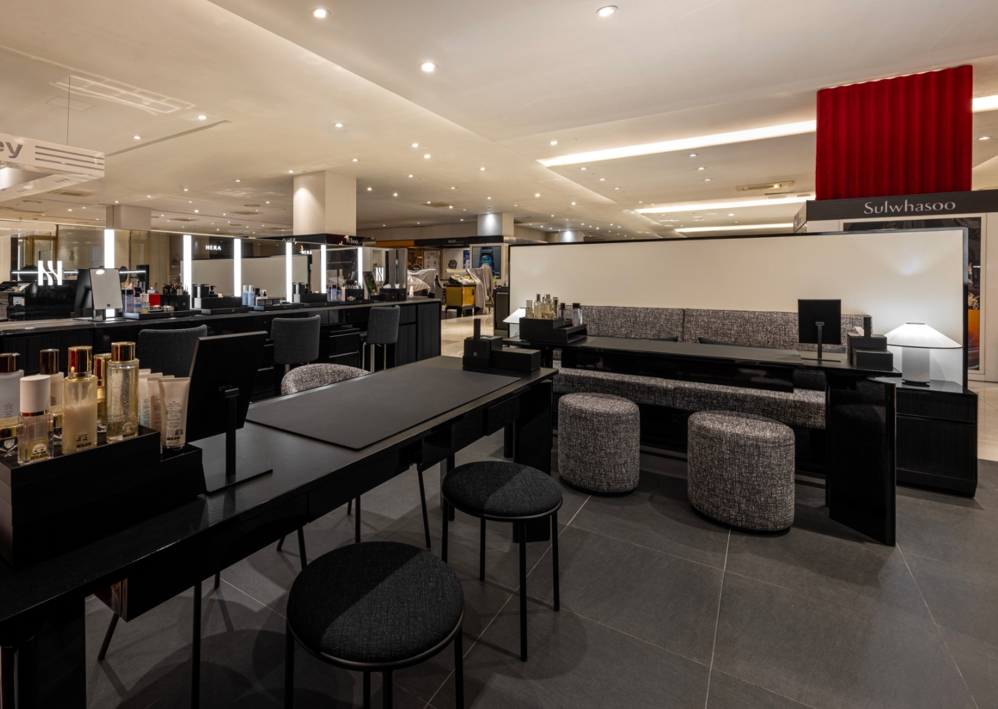 HERA Store Design Renewal : Lotte Dept. Store Jamsil 헤라 공간 디자인 리뉴얼 : 롯데백화점 잠실점 25_70_06_col_00