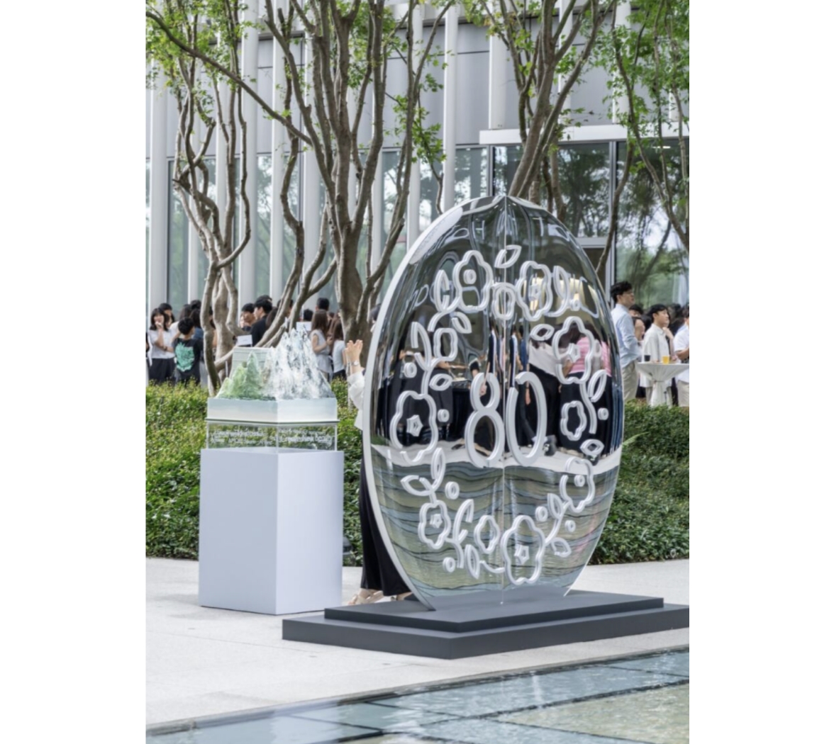 Amorepacific’s 80th Anniversary Emblem 아모레퍼시픽 창립 80주년 기념 엠블럼 25_74_01_sld_02
