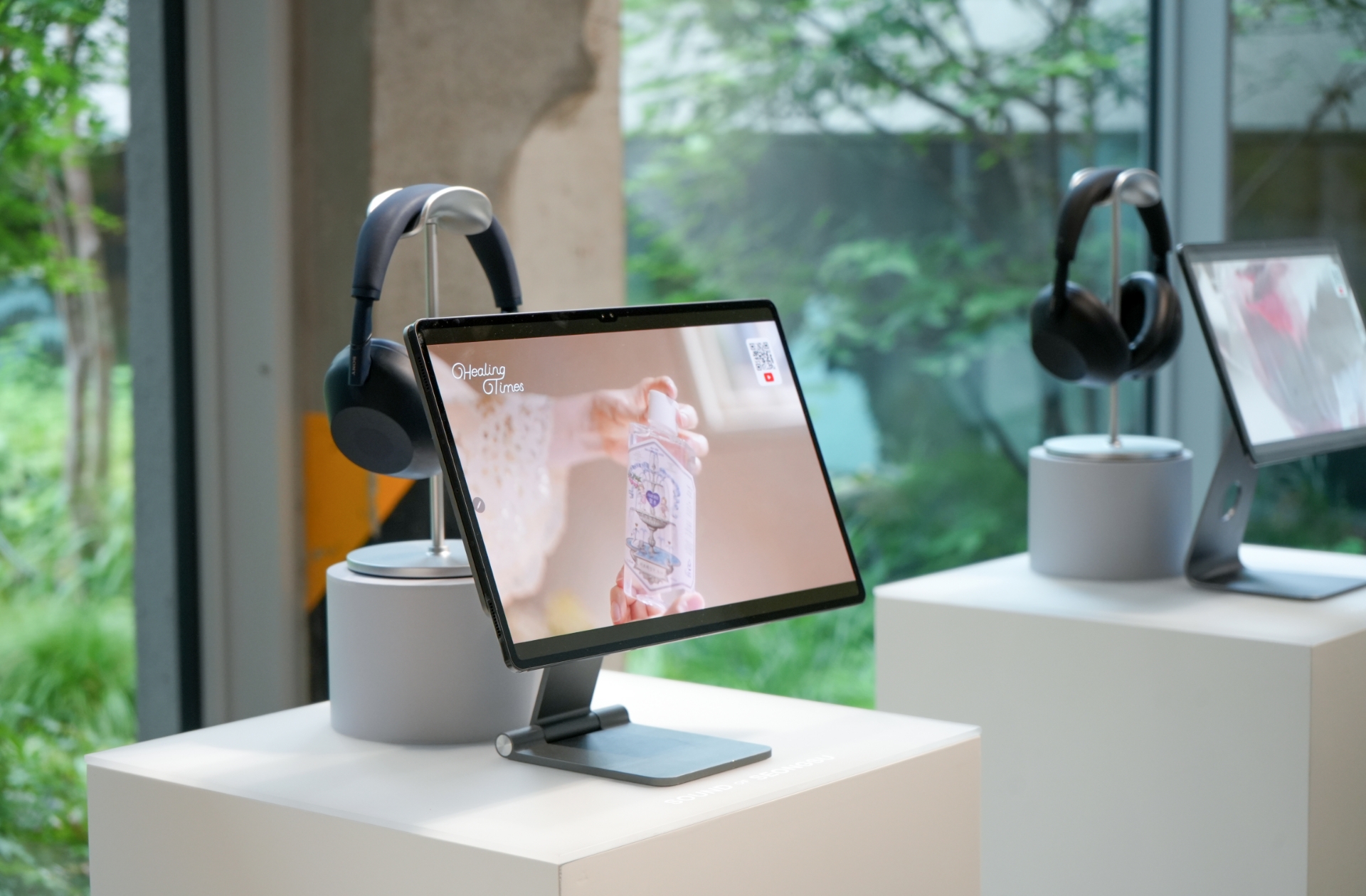 SOUND OF SEONGSU 아모레성수 몰입형 체험 사운드 팝업스토어 with SONY & 힐링타임즈 25_82_05_sld_02