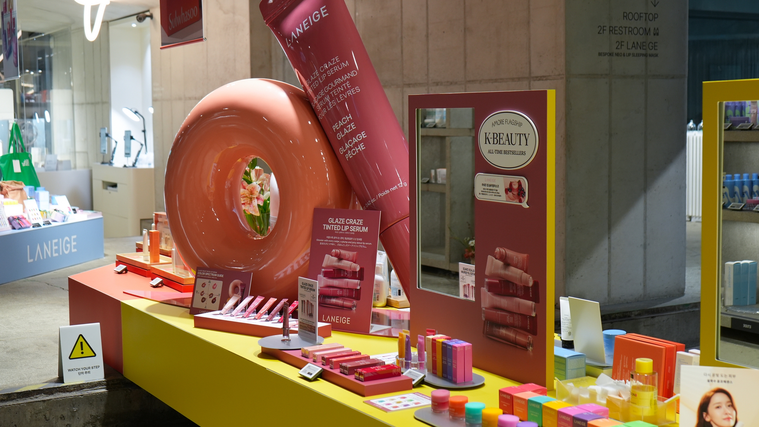 <span style="color:#ffffff">아모레 성수의 9월 큐레이션 VMD 변경</span>