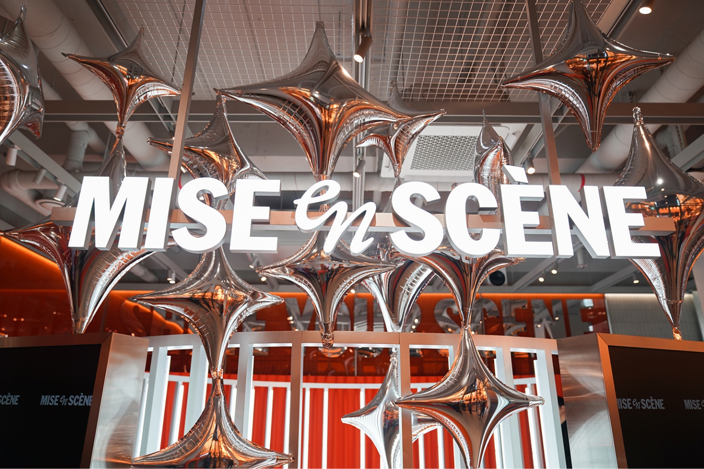 Mise-en-Scène Perfect Serum Pop-up 미쟝센 퍼펙트세럼 팝업 @올리브영N성수 26_11_00