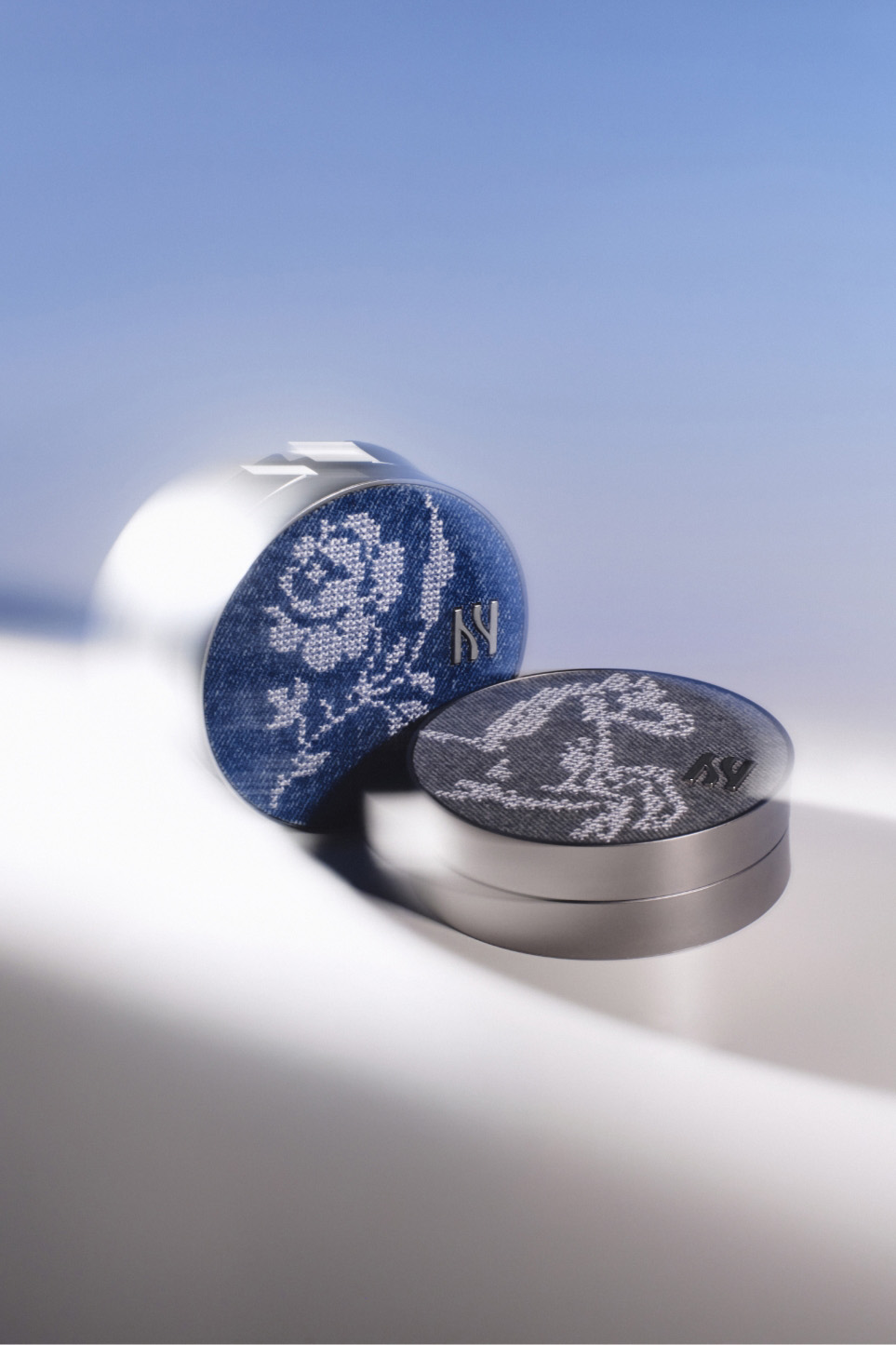 HERA × MARKGONG : ROAD TRIP 헤라 × 마크공 : 로드 트립, 도시의 틀을 깨고 자유를 입다. 26_12_05_da2_01