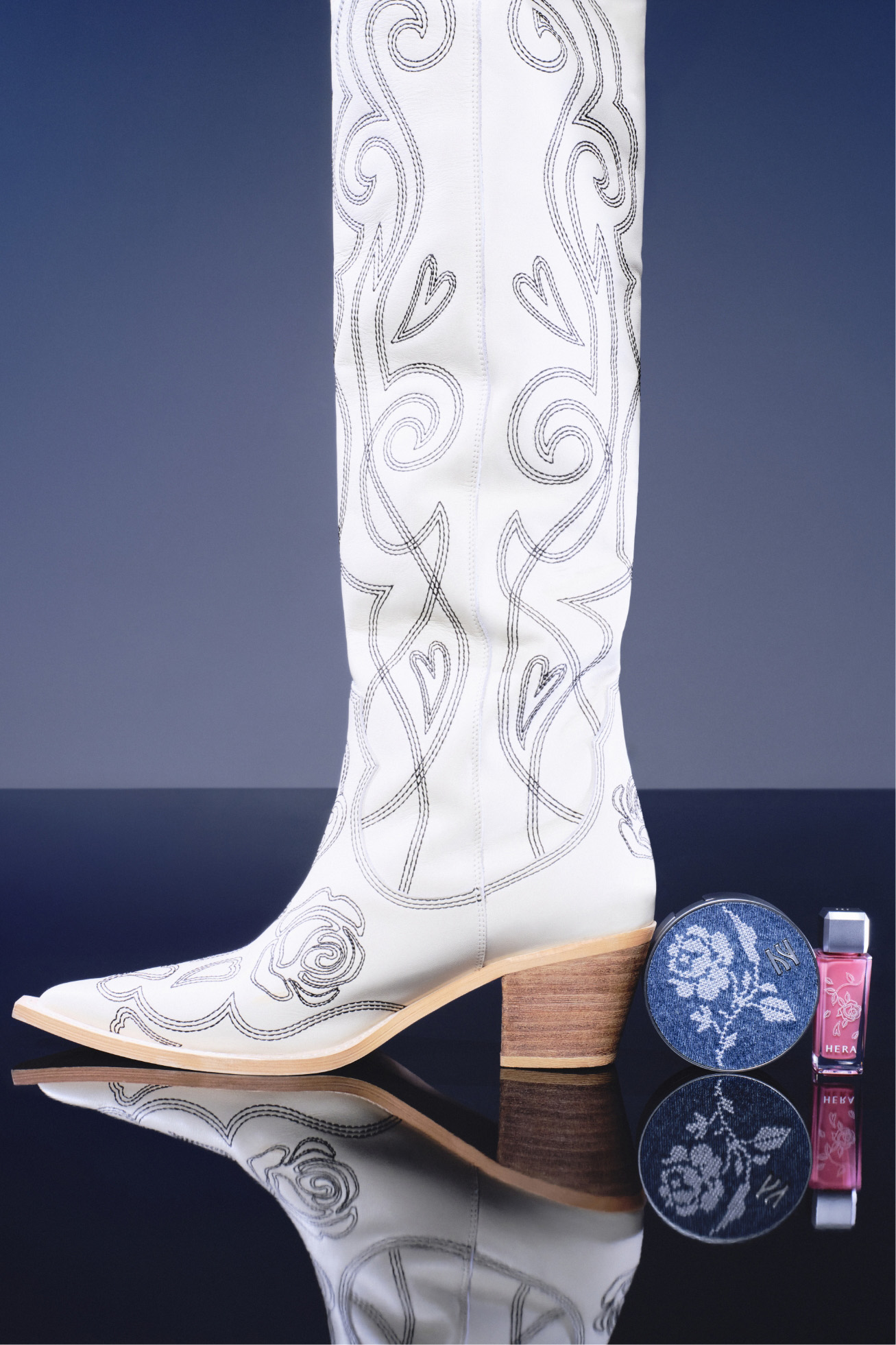 HERA × MARKGONG : ROAD TRIP 헤라 × 마크공 : 로드 트립, 도시의 틀을 깨고 자유를 입다. 26_12_07