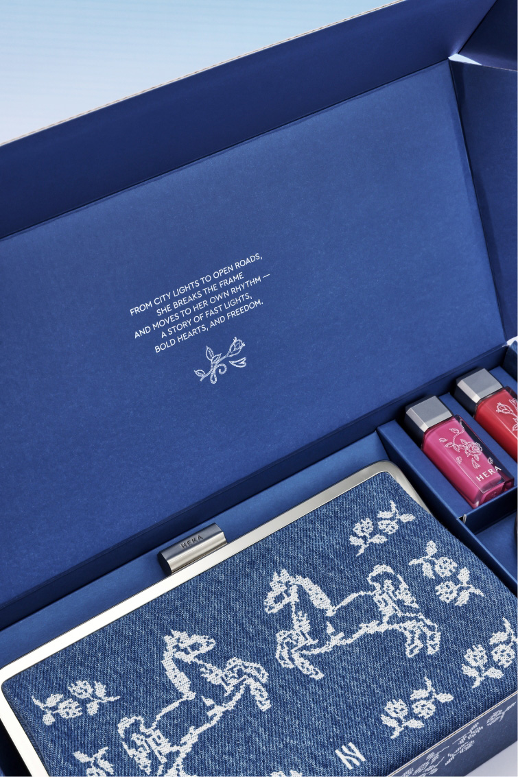 HERA × MARKGONG : ROAD TRIP 헤라 × 마크공 : 로드 트립, 도시의 틀을 깨고 자유를 입다. 26_12_14_da2_00