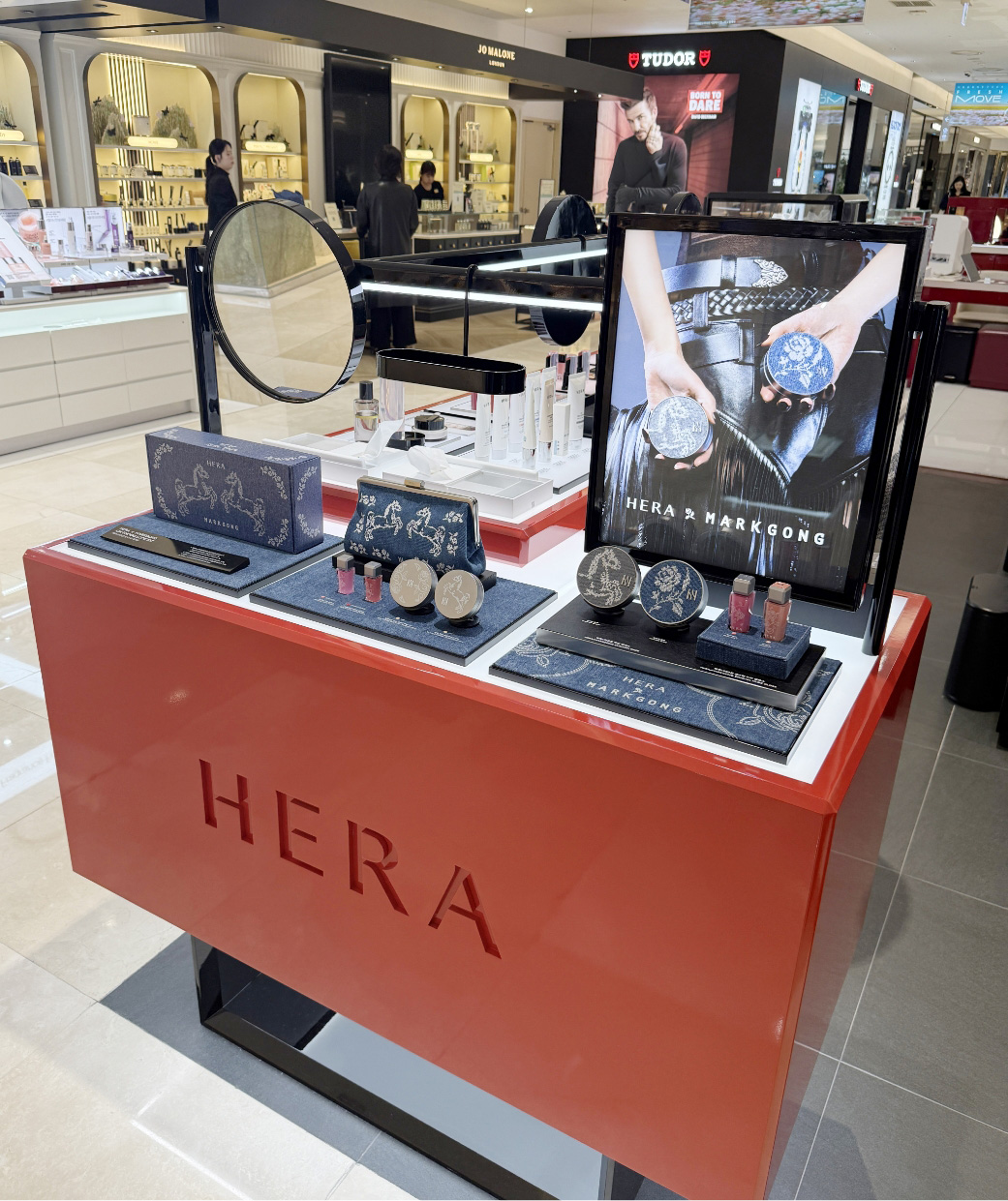 HERA × MARKGONG : ROAD TRIP 헤라 × 마크공 : 로드 트립, 도시의 틀을 깨고 자유를 입다. 26_12_19_da2_00