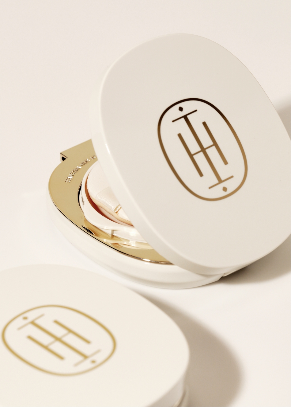 HOLITUAL Enriched Radiance Cushion 홀리추얼 인리치드 래디언스 쿠션 26_27_03_da3_00 left