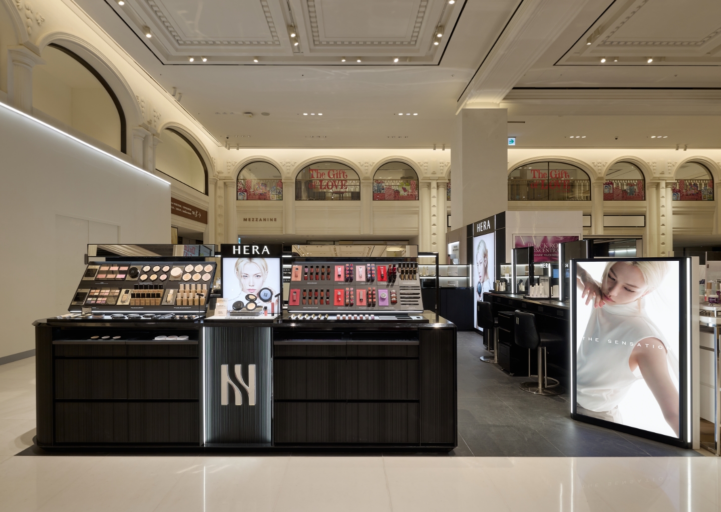 HERA Opens at Shinsegae Department Store Gangnam 헤라 신세계 백화점 강남점 오픈 26_32_00