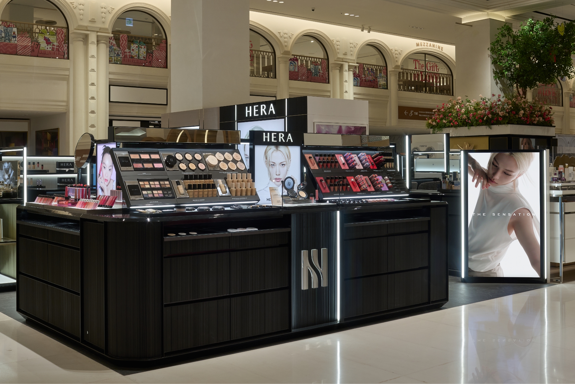 HERA Opens at Shinsegae Department Store Gangnam 헤라 신세계 백화점 강남점 오픈 26_32_02