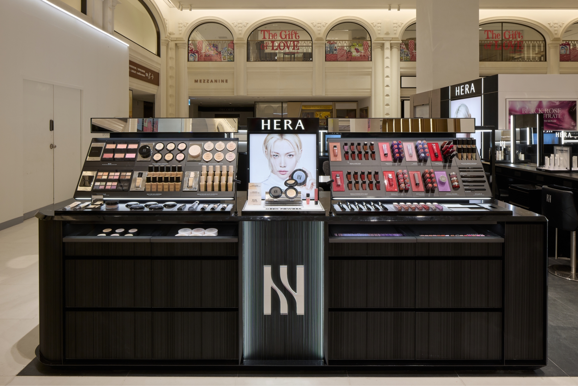 HERA Opens at Shinsegae Department Store Gangnam 헤라 신세계 백화점 강남점 오픈 26_32_03