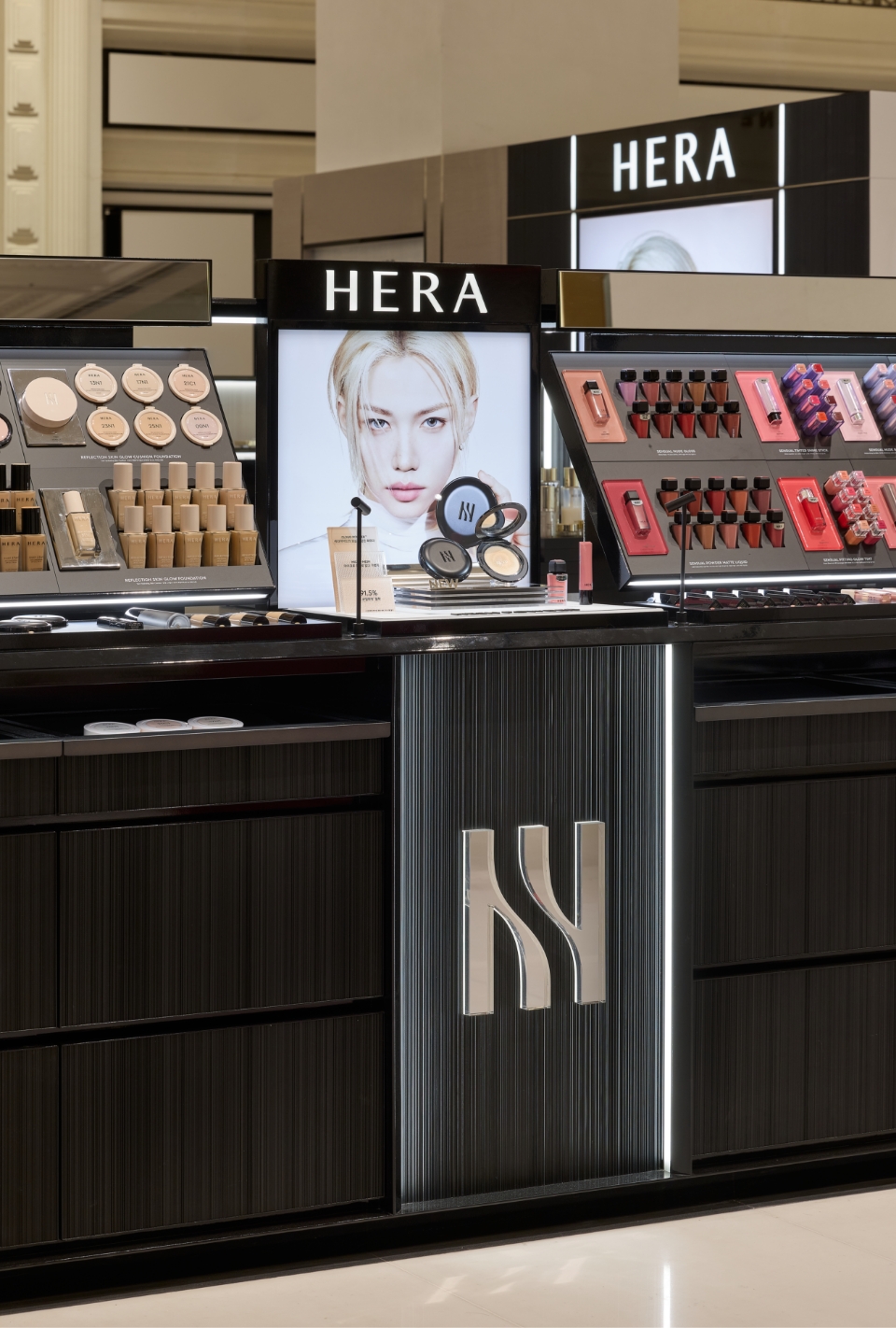 HERA Opens at Shinsegae Department Store Gangnam 헤라 신세계 백화점 강남점 오픈 26_32_04_sld_03