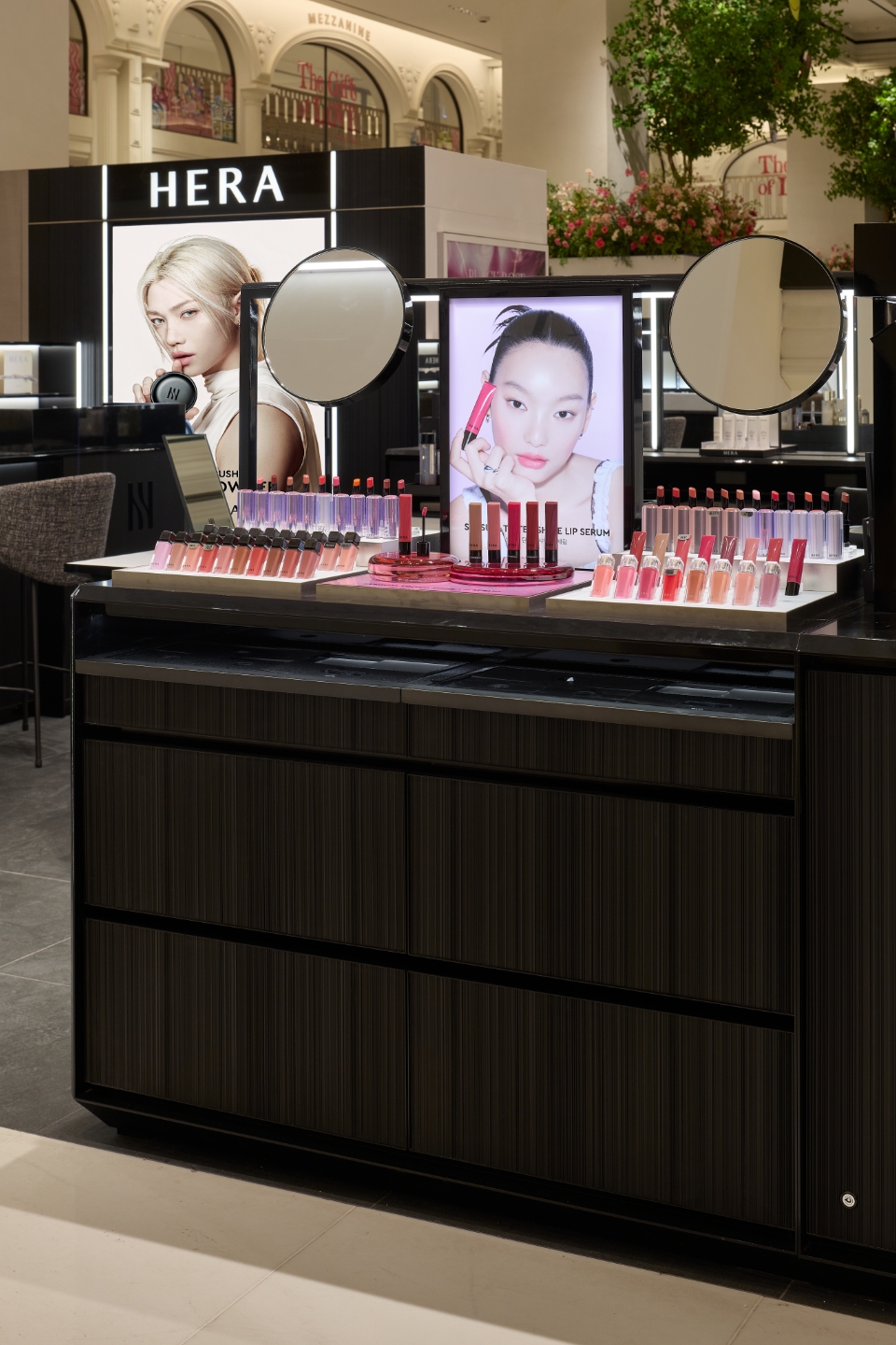 HERA Opens at Shinsegae Department Store Gangnam 헤라 신세계 백화점 강남점 오픈 26_32_06_da2_00