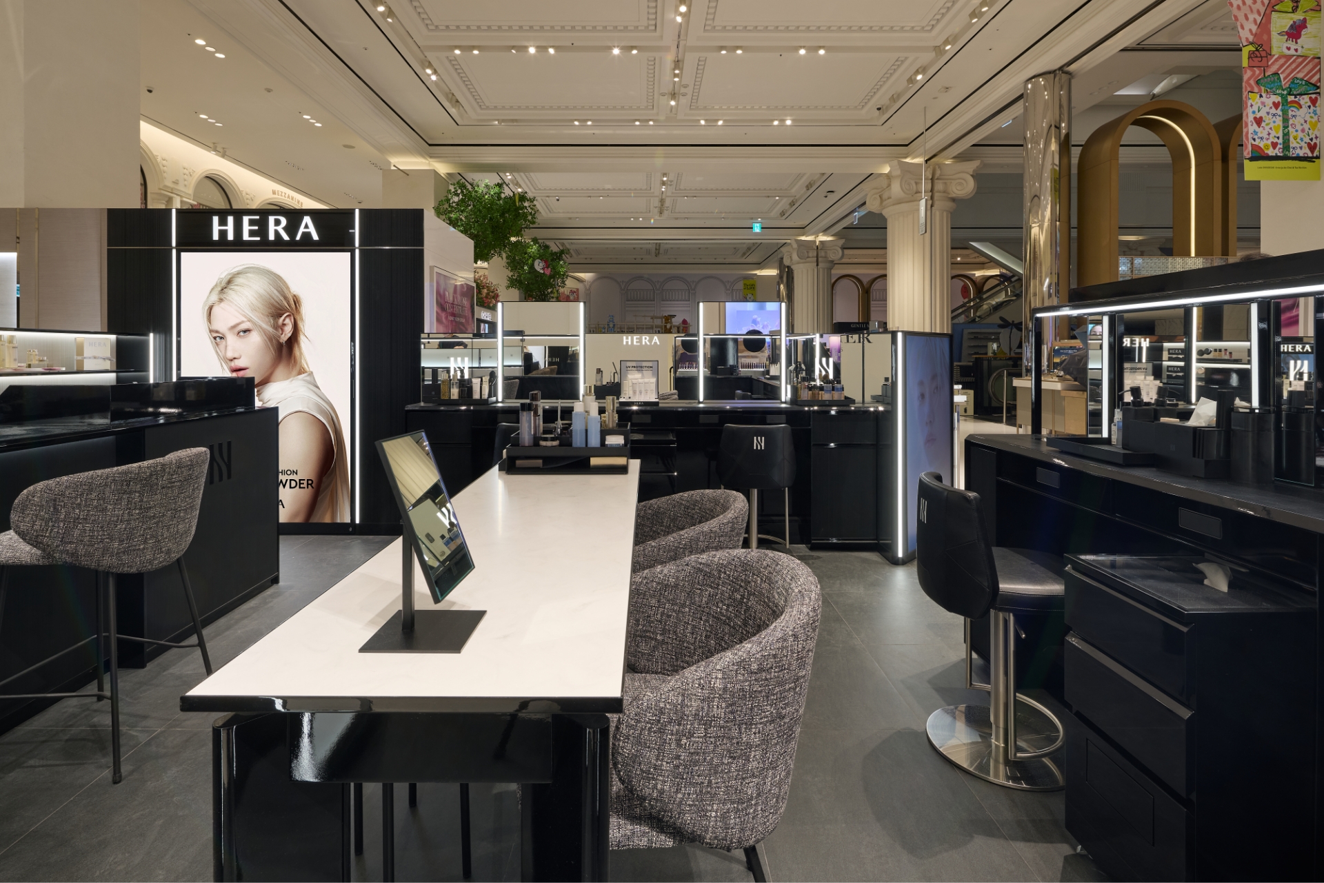 HERA Opens at Shinsegae Department Store Gangnam 헤라 신세계 백화점 강남점 오픈 26_32_09