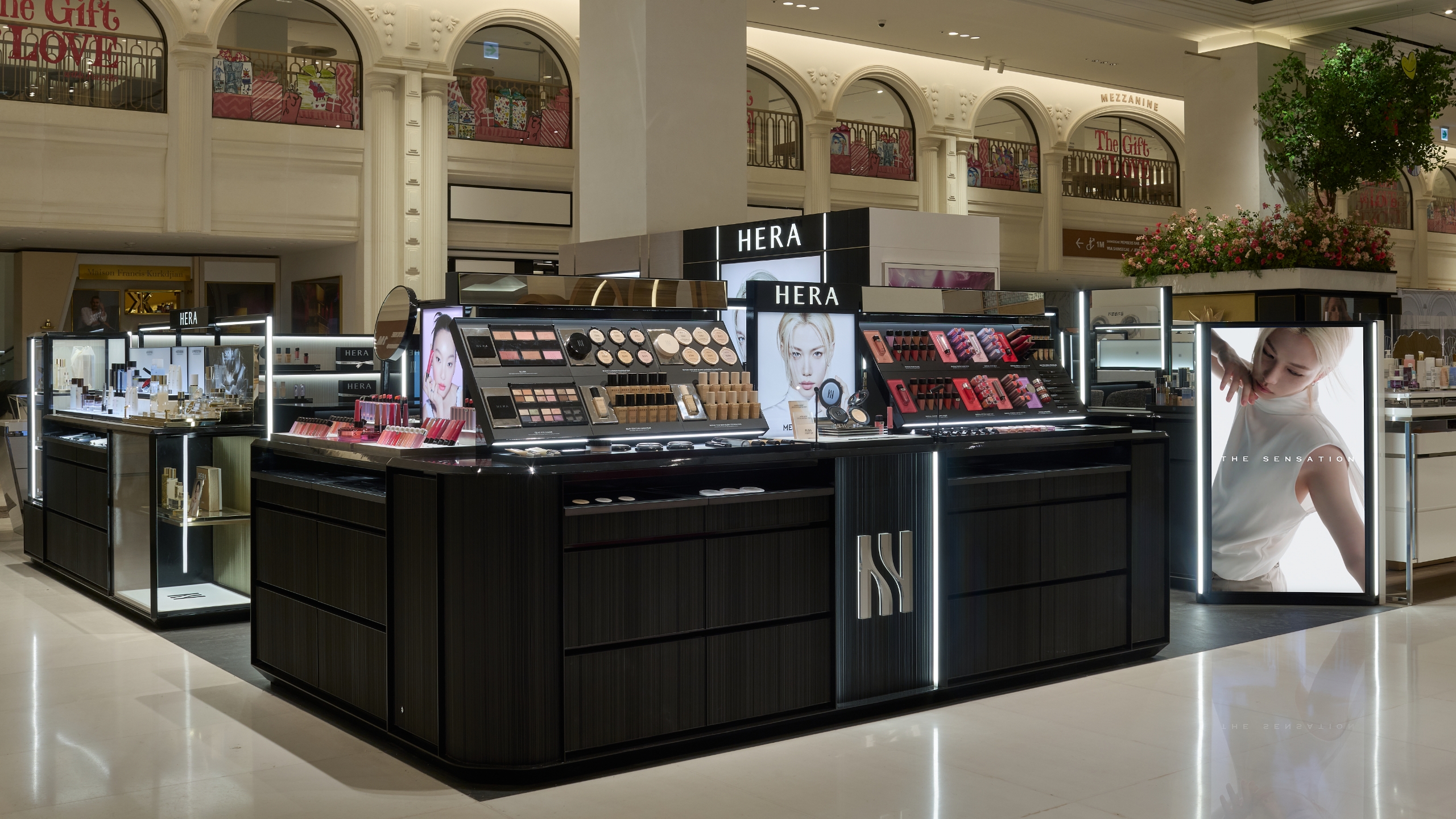 <span style="color:#ffffff">HERA Opens at Shinsegae Department Store Gangnam</span>