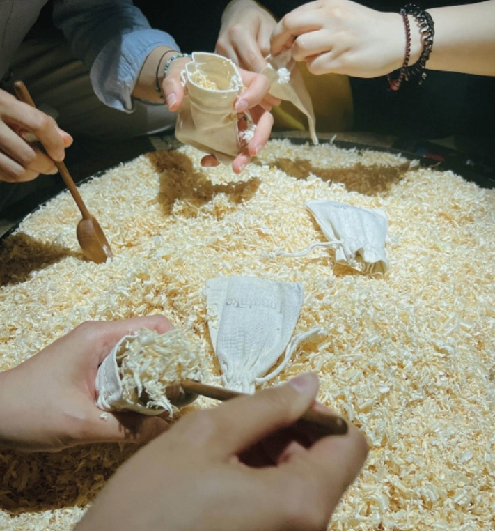 AVANT-GARTE, AN EXQUISITE SENSE OF SCENT, CONTINUITY Longtake, 향과 지속성에 관한 예민한 감각 展