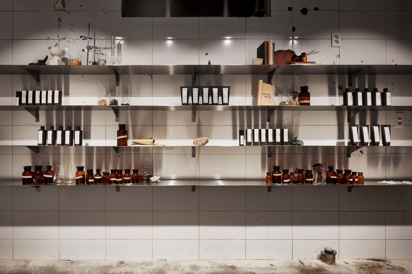 AVANT-GARTE, AN EXQUISITE SENSE OF SCENT, CONTINUITY Longtake, 향과 지속성에 관한 예민한 감각 展